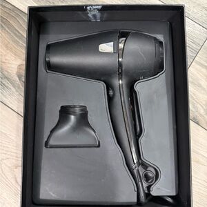GHD BLOWDRYER Sleek Black Hair Dryer with Nozzle Attachment
